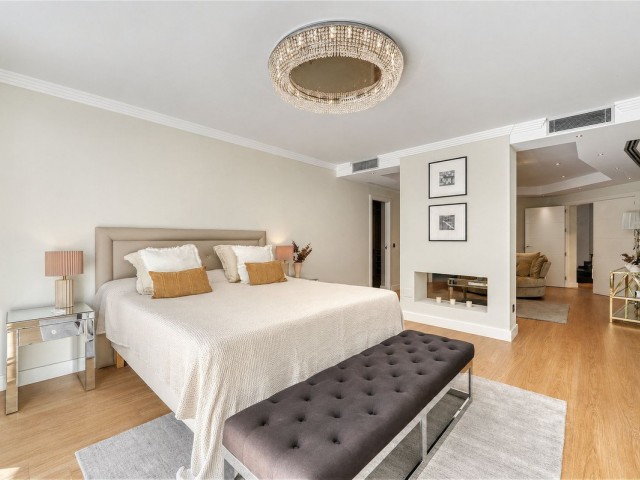 4 Bedrooms Villa in Benahavís