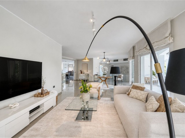 4 Bedrooms Villa in Benahavís