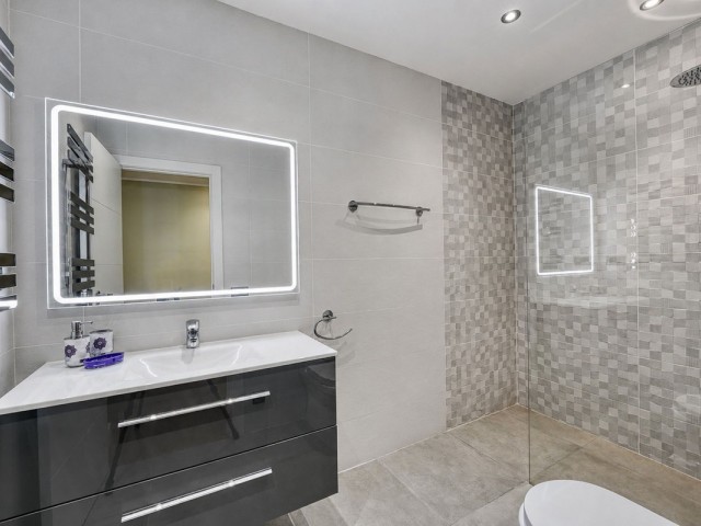4 Bedrooms Villa in Benahavís