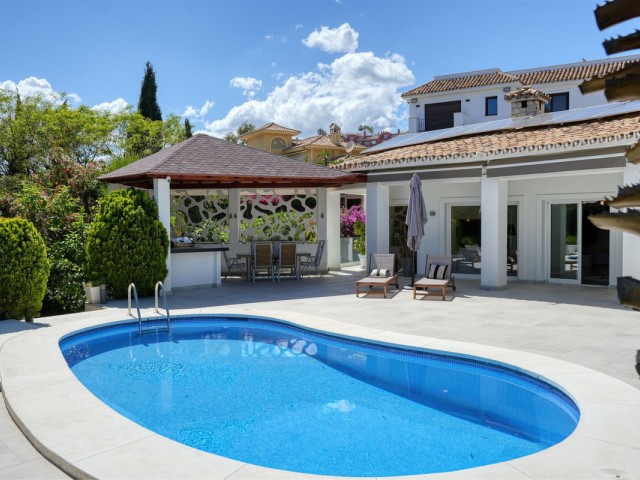 4 Bedrooms Villa in Benahavís