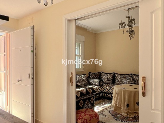 Villa con 5 Dormitorios  en Calahonda