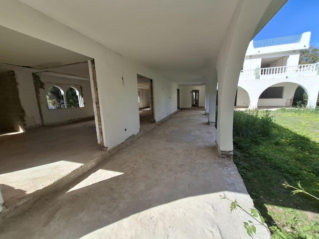 5 Bedrooms Villa in Marbella