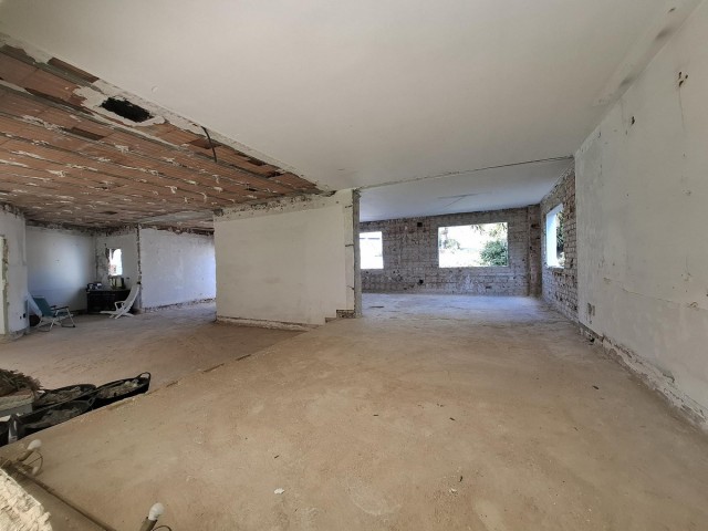 5 Bedrooms Villa in Marbella
