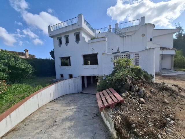 5 Bedrooms Villa in Marbella