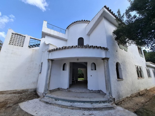 5 Bedrooms Villa in Marbella