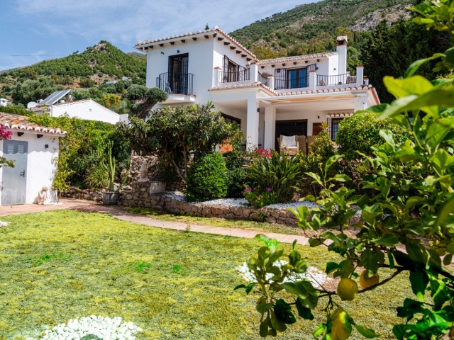 4 Bedrooms Villa in Mijas