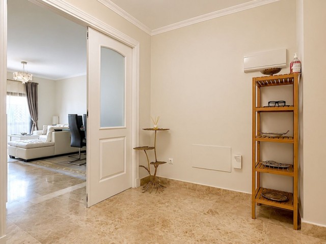 Apartamento con 2 Dormitorios  en San Pedro de Alcántara