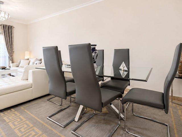 Apartamento con 2 Dormitorios  en San Pedro de Alcántara