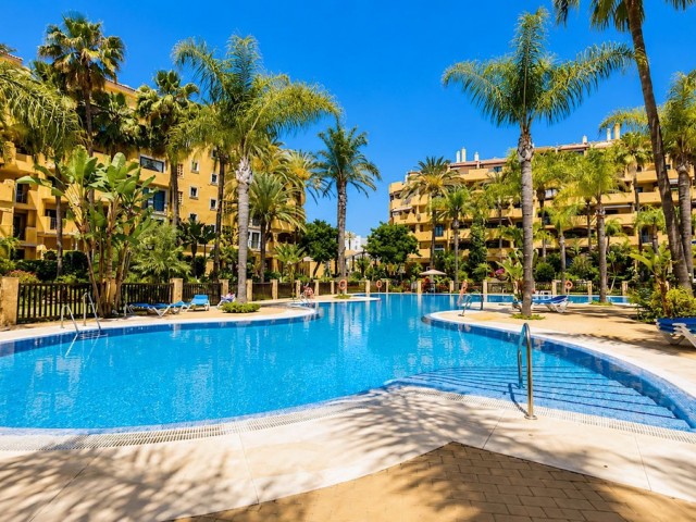 Apartamento con 2 Dormitorios  en San Pedro de Alcántara