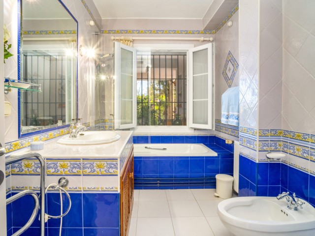 4 Bedrooms Villa in Guadalmina Alta