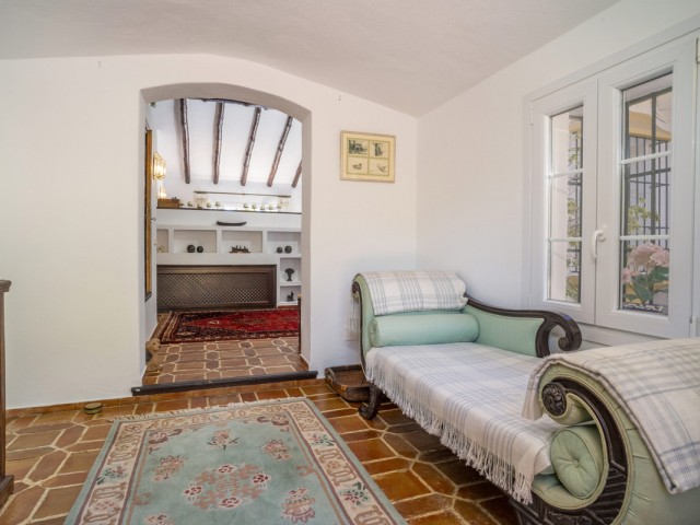 4 Bedrooms Villa in Guadalmina Alta