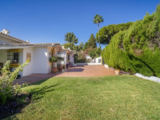 4 Bedrooms Villa in Guadalmina Alta