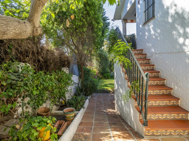 4 Bedrooms Villa in Guadalmina Alta
