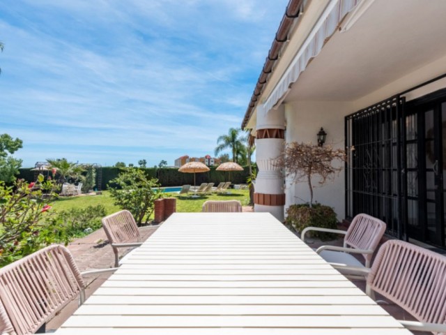 4 Bedrooms Villa in Estepona