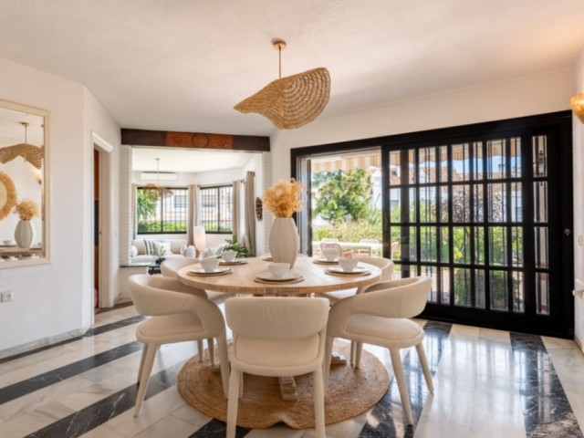4 Bedrooms Villa in Estepona