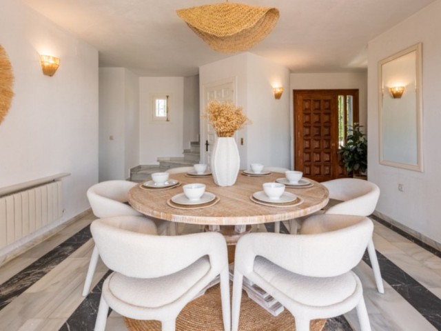 4 Bedrooms Villa in Estepona