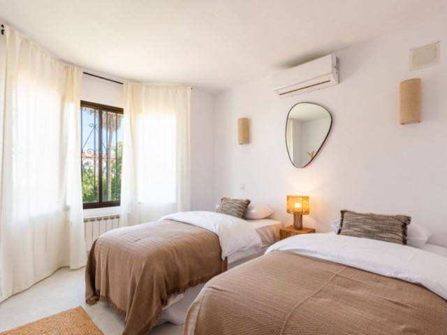 4 Bedrooms Villa in Estepona