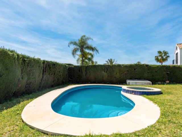 4 Bedrooms Villa in Estepona
