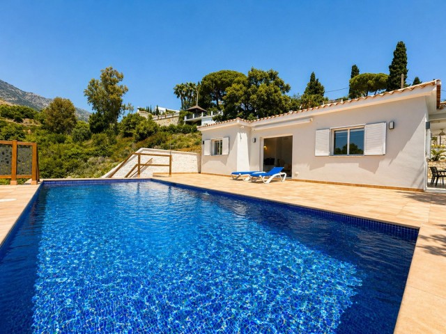 4 Bedrooms Villa in Mijas