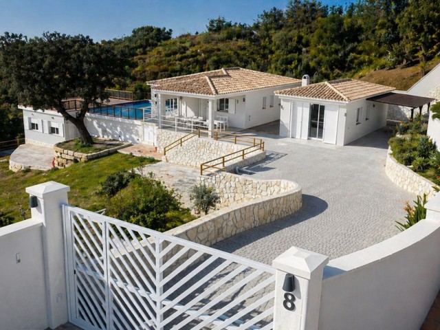 4 Bedrooms Villa in Mijas