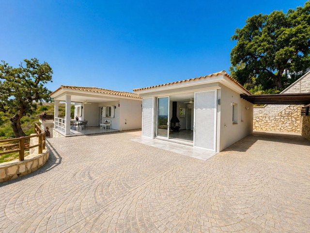 4 Bedrooms Villa in Mijas