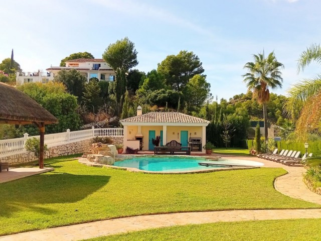 6 Bedrooms Villa in Mijas