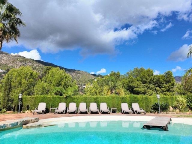 6 Bedrooms Villa in Mijas