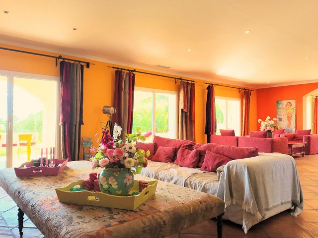 6 Bedrooms Villa in Mijas