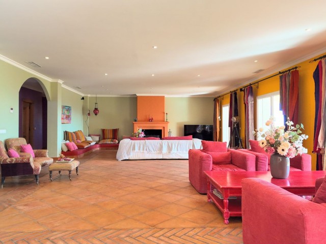 6 Bedrooms Villa in Mijas