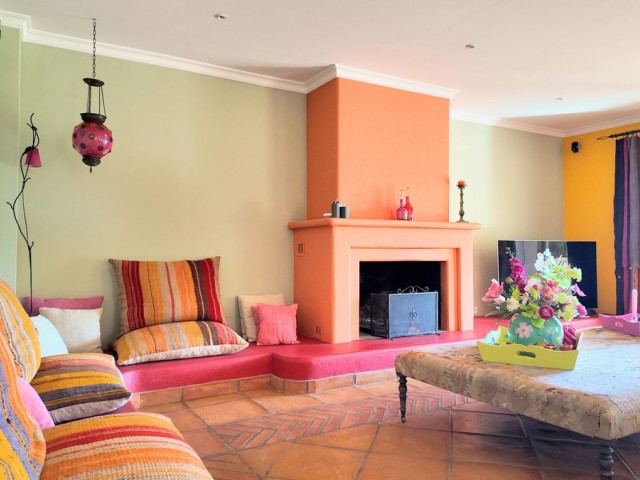 6 Bedrooms Villa in Mijas