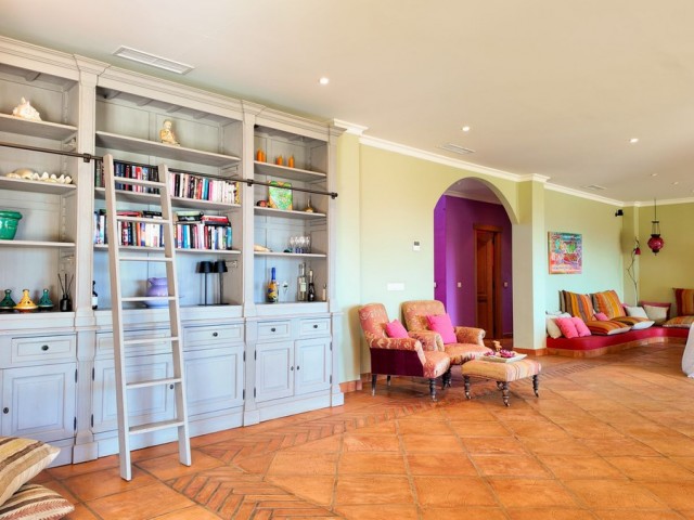 6 Bedrooms Villa in Mijas