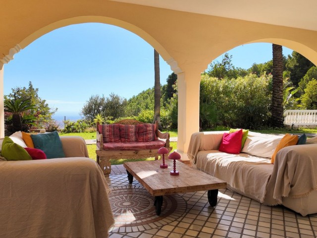 6 Bedrooms Villa in Mijas