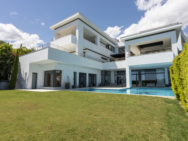12 Bedrooms Villa in Benahavís