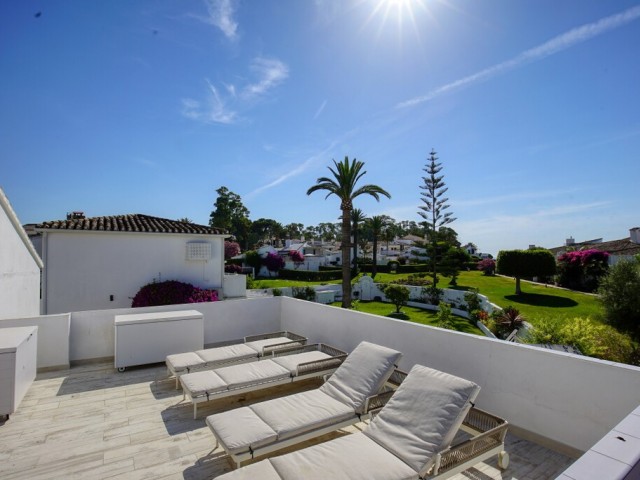 2 Bedrooms Villa in Estepona
