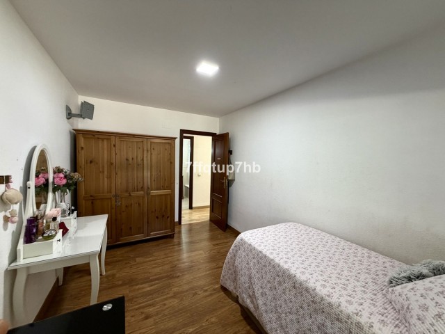 4 Bedrooms Apartment in Estepona
