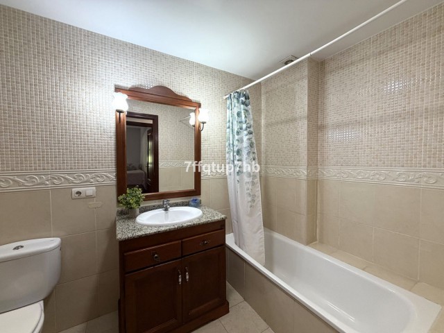 4 Bedrooms Apartment in Estepona