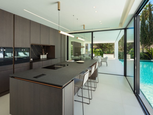 5 Bedrooms Villa in Marbella