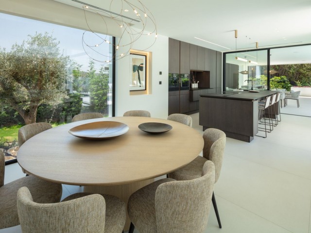 5 Bedrooms Villa in Marbella