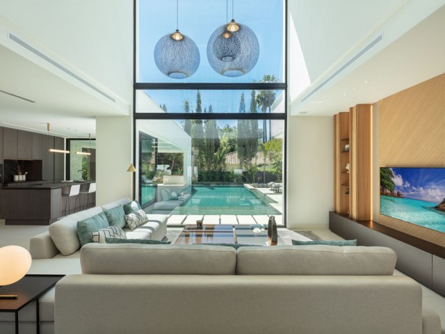 5 Bedrooms Villa in Marbella