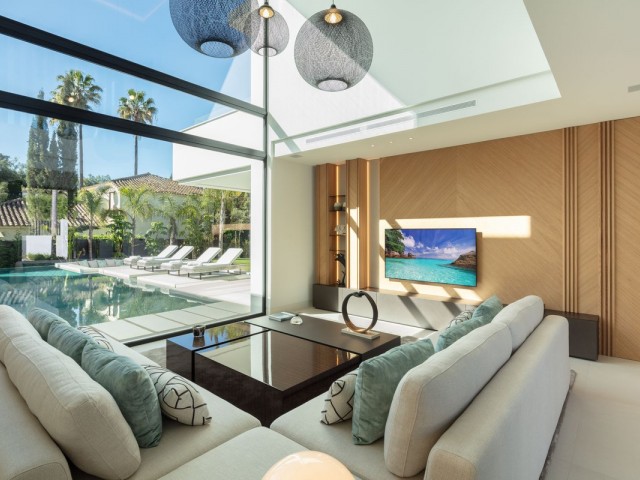 5 Bedrooms Villa in Marbella