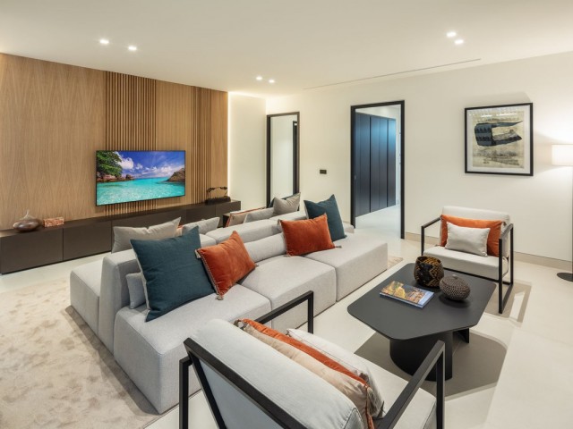 5 Bedrooms Villa in Marbella