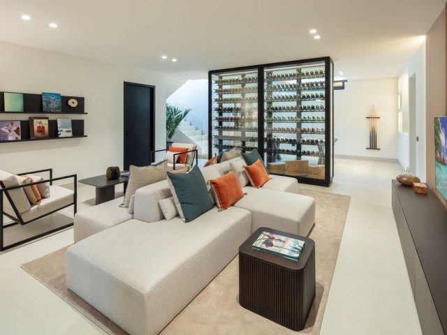 5 Bedrooms Villa in Marbella
