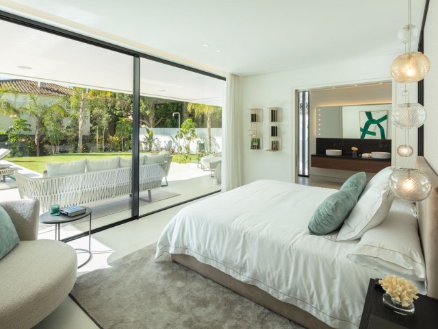 5 Bedrooms Villa in Marbella