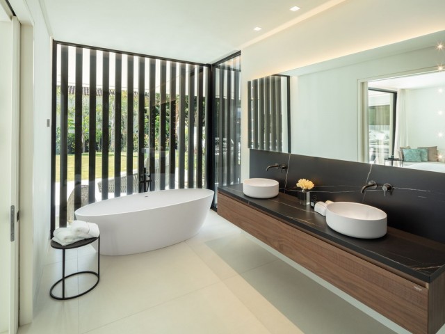 5 Bedrooms Villa in Marbella