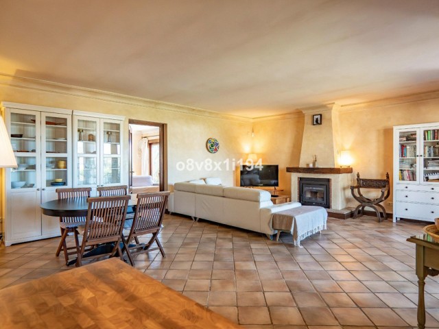 2 Bedrooms Villa in Marbella