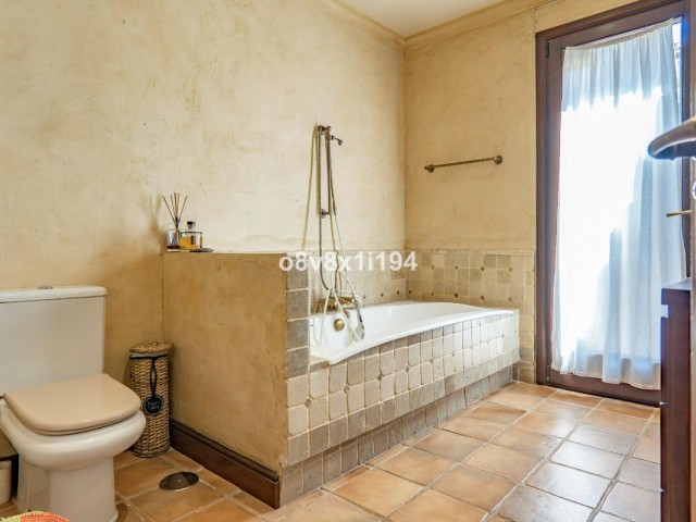 2 Bedrooms Villa in Marbella