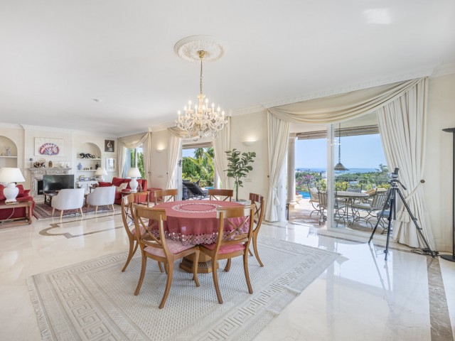 Villa con 6 Dormitorios  en Benahavís