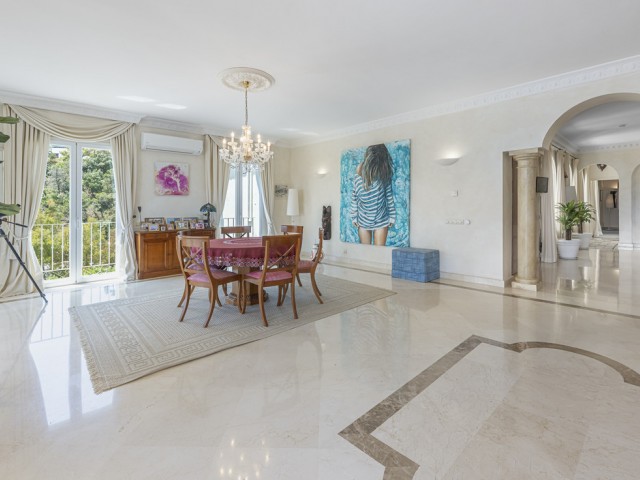 Villa con 6 Dormitorios  en Benahavís