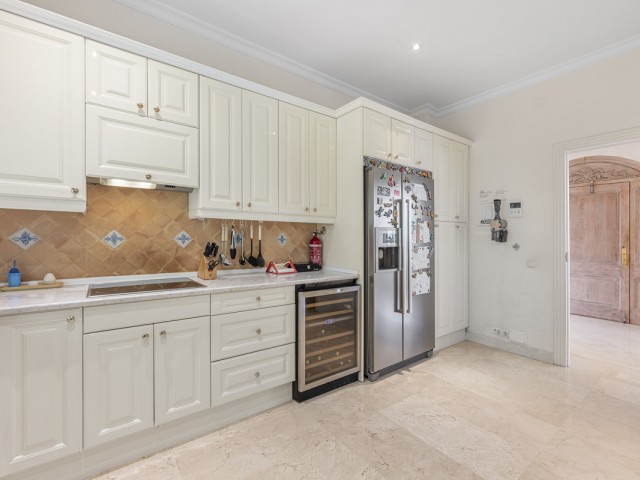 Villa con 6 Dormitorios  en Benahavís