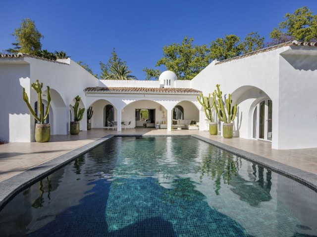 5 Soveroms Villa i Guadalmina Alta